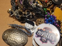 vintage-to Now-BROKEN -REAL JUNK-ALL NOT WEARABLE-GOLD TONE-jewelry Lot- 14 Lb