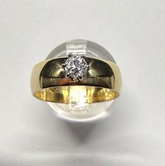 Pre-owned Vintage 14k Band with a 4mm Cubic Zirconia (CZ)
