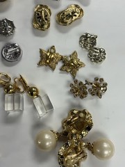 30 Pr Vintage Clip-on/Screw Back Earrings Signed & Unsigned MMA 2 SISTER TRIFARI