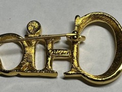 Vintage Monet Gold-Tone “Chicago” Signed Rhinestone Brooch Pin – 3 1/8″