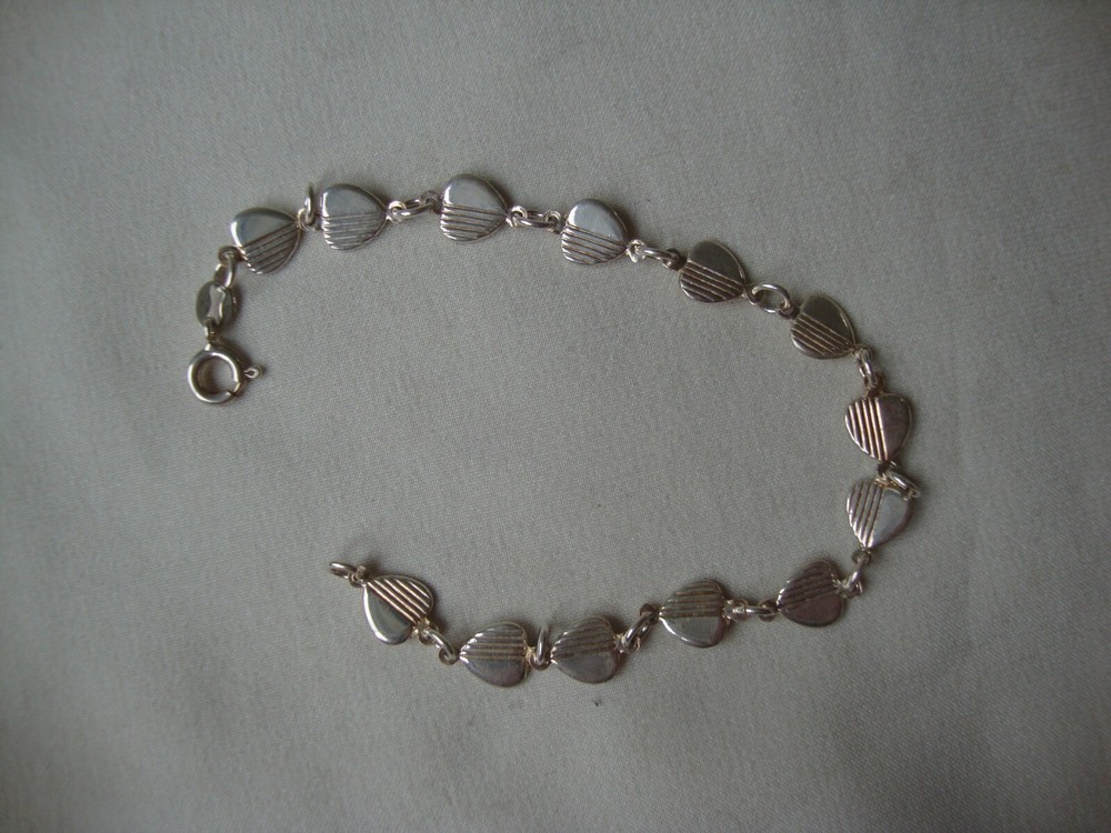 VINTAGE TINY 1/2 STRIPED HEARTS STERLING SILVER STAMP ITALY 925 CHARM BRACELET