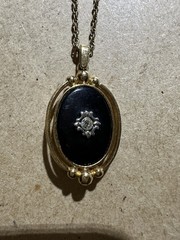 Vtg Avon Necklace 1983 Victorian Reversible Pendant Faux Black Onyx 21 in Chain