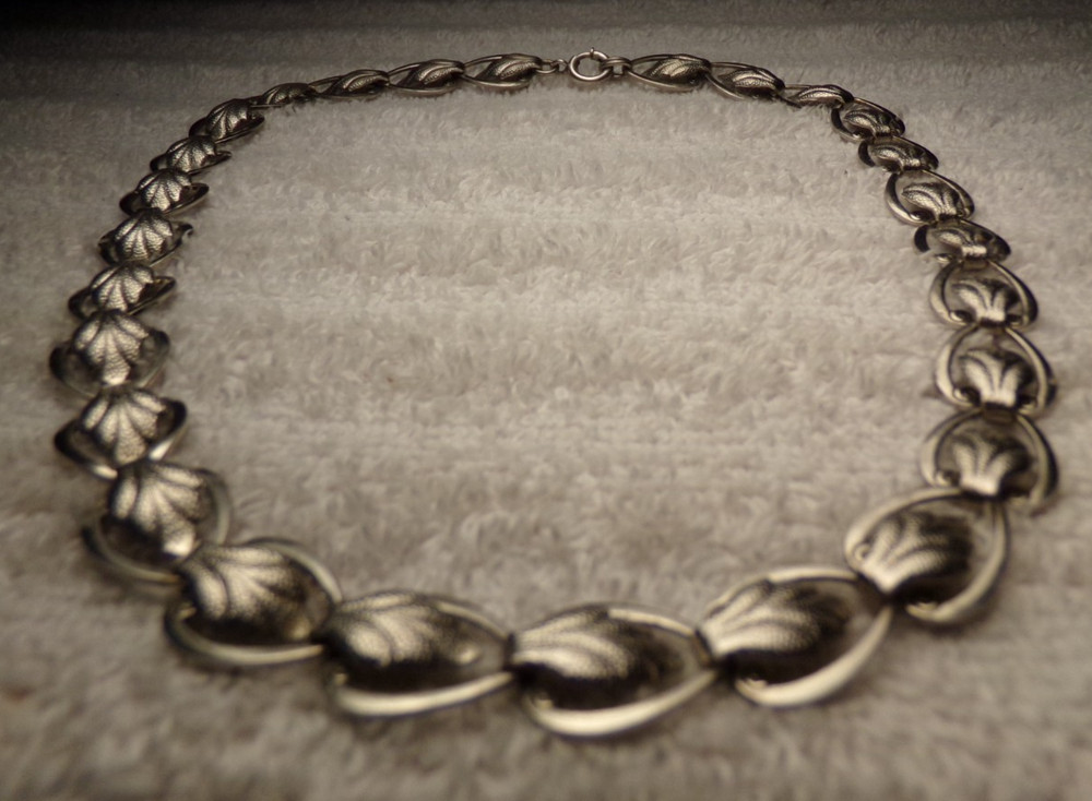 ANTIQUE 1900s VICTORIAN STERLING SILVER STIPPLED EUROPEAN CHOKER NECKLACE 16″