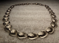 ANTIQUE 1900s VICTORIAN STERLING SILVER STIPPLED EUROPEAN CHOKER NECKLACE 16″