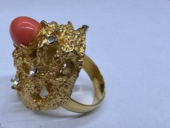 VINTAGE GOLD TONE FAUX CORAL CRYSTAL TEXTURED COCKTAIL FREE FORM RING SIZE 7.5