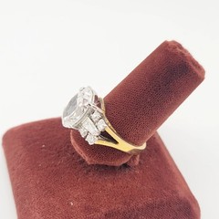 Vtg Sz 8 Ring Lg Oval Cubic Zirconia Rounds Baguette Fashion Jewelry Glam