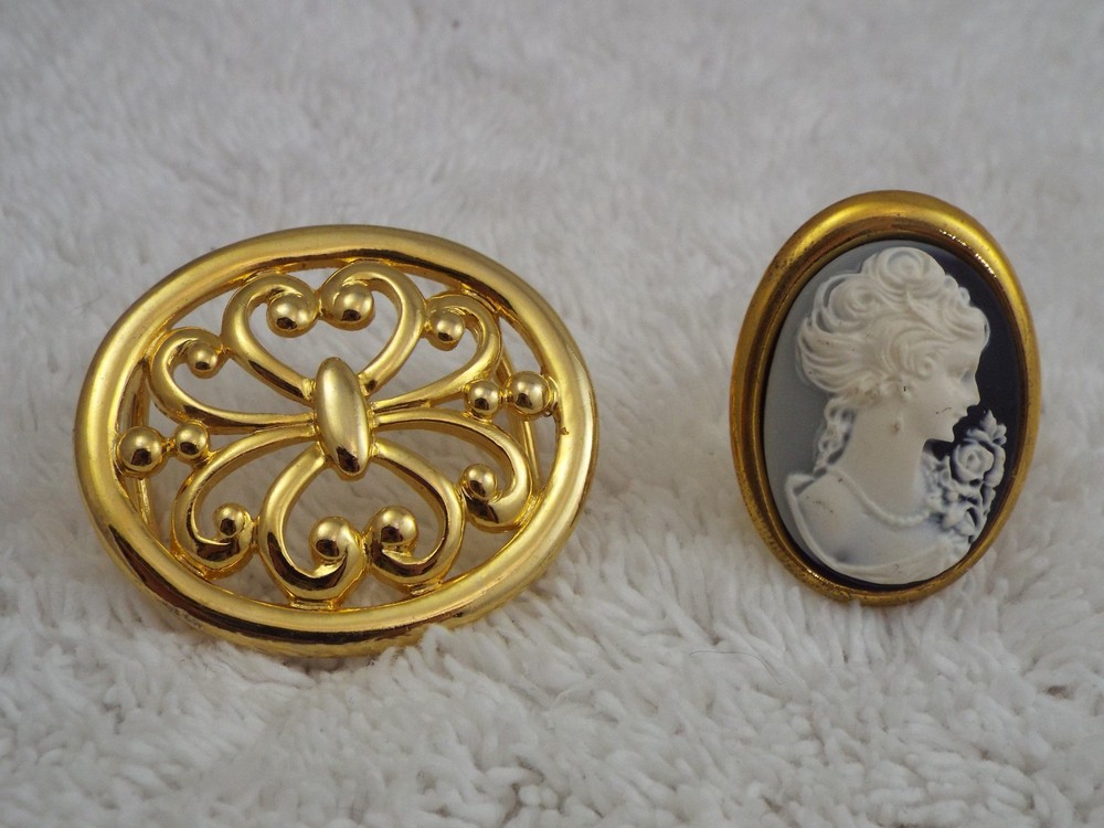 2pcs Scarf Rings Goldtone Filigree & Cameo Lady (J50)