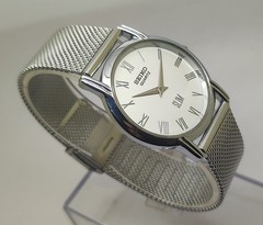 Vintage Seiko Slim Quartz White Dial Men’s Wrist Watch