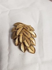 Vintage Crown Trifari Leaf Brooch Trifarium Gold Tone Leaves Layered Signed