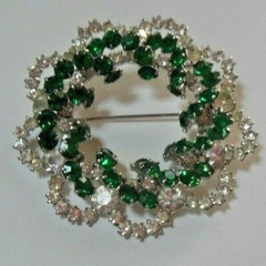 Vintage Silver-tone Green & Clear Rhinestone Wreath Brooch 2.25″ Diameter