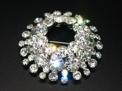 VINTAGE LARGE DOMED ROUND RHINESTONE SUNBURST BROOCH PRONG SET CLEAR CRYSTAL