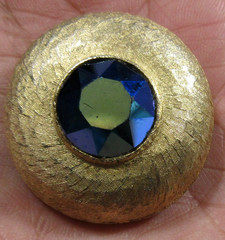 VTG 1.25″ Geometric domed type Brooch Pin blue glass textured Gold tone metal