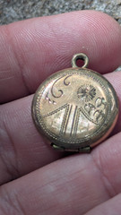 Vintage Victorian Gold Filled Round Photo Locket Pendant Etched Flower Mono