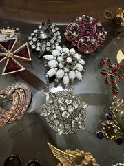 Vintage Jewelry Lot Estate Brooches/Pins 68 Pcs – Beautiful. Floral, Holiday Etc