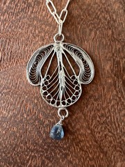 Vintage-Style Silver Filigree Tulip & Aquamarine Necklace – 18″ Length