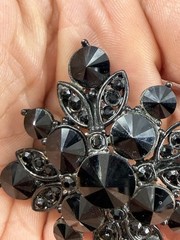 Vintage Weiss Jet Black Rhinestone Crystal Brooch & Clip On Earrings Set