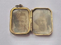 Antique Art Deco Goldtone Rectangle Locket Ivy Leaves & Scrolls Pendant Necklace