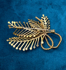 Vintage Wire Leaf Brooch Pin Germany Gold Tone Trombone Clasp 2″