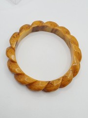 Butterscotch Bakelite Bangle Bracelet Vintage Carved Marbled Chunky Tested 7.5″