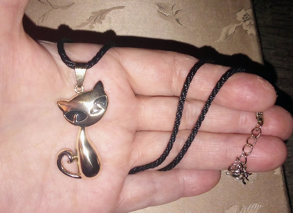 Vintage Big Eyes Gold Tone Cat Necklace & Fabric Braid Cord 18″ Siamese, Alien