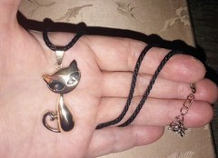 Vintage Big Eyes Gold Tone Cat Necklace & Fabric Braid Cord 18″ Siamese, Alien