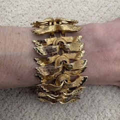 Vintage Francois Wide Gold Tone Ribbon Link Bracelet Textured Statement Panel
