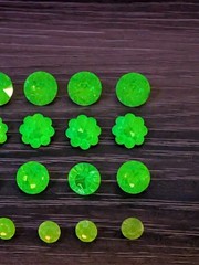 Uranium Glass Rhinestone Lot round dentelle and flower Cut