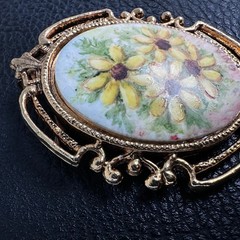 Vintage Hand Painted Porcelain Flower Brooch Pendant Gold Tone Filigree Oval
