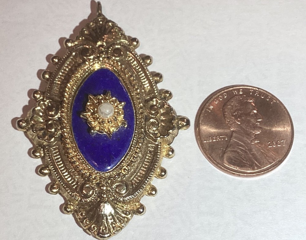 VICTORIAN STYLE GOLDEN METAL WITH BLUE STONE FAUX PEARL PENDANT Free Shipping