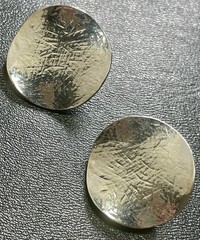 Vintage 1.2” Round Wavy Silver Tone Textured Metal Clip Earrings