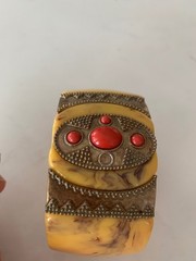 VINTAGE BRACELET IN THE CUFF OR CLAMP STYLE MADE OF PLASTIC IN THE MUGHUL STYLE!