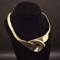 Women’s Vintage Choker Collar Necklace Gold Tone Locking Clasp