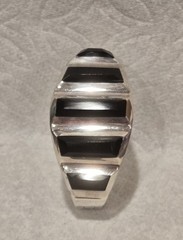 1980s TN-177 MEXICAN MODERNIST Sterling Silver Black Onyx Hinged Clamp Bracelet