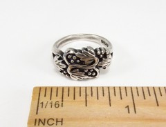 Vintage 1990s Wheeler Mfg. Co. USA Sterling Silver Grape Leaves Band Ring Sz 6.5