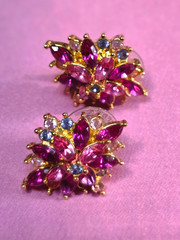 Vintage Joan Rivers Pink & Magenta Rhinestone Star Pierced Stud Earrings