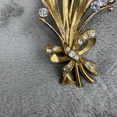Vintage Pot Metal Rhinestone Brooch Gold Tone Flower READ