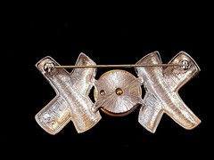 L R Lady Remington Gold And Silver Tone Brooch/pin. XOX Hugs And Kisses