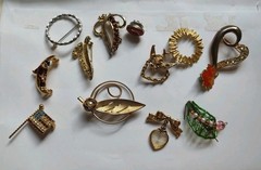 Odd Lot Of 14 Brooches Unbranded Some Vintage