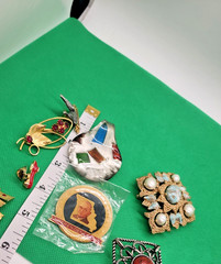 Vintage Brooch & Lapel Pin Lot Sarah Coventry Christmas Tree True Friends, heel