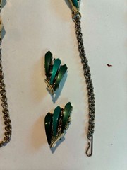 Unsigned Vintage Lisner Style 3 Piece Parure, Two-Tone Teal Thermoset Tulip Leaf