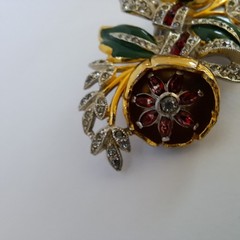 Coro Duette Quivering Camillas Brooch Red & White Stones Green Enamel Gold Tone