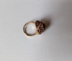 Vintage Adjustable Gold Tone 10kgf Ring Good Vintage Condition Green Stone