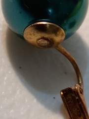 E110 Pretty Vintage Gold Tone & Aqua Metallic Round 5/8in Sphere ClipOn Earrings