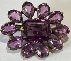 ANTIQUE CZECHOSLOVAKIA FACETED PURPLE CRYSTAL GLASS FLOWER PIN