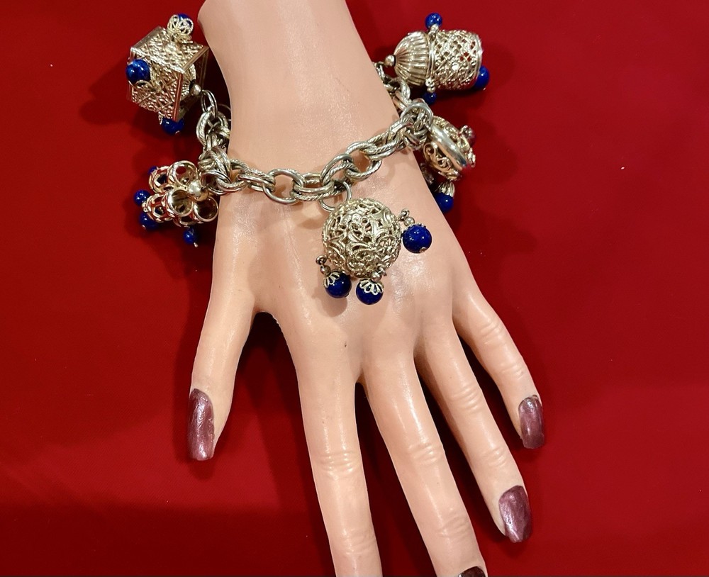 RARE VTG NAPIER GOLD TONE 5 CHARM FAUX LAPIS MINT DBL LINK CHARM BRACELET 7.5”