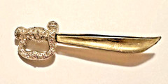 Vintage Rhinestone Sword Brooch Pin Gold Tone Scimitar Saber 3 1/8″ Jewelry