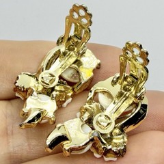 Vtg Midcentury White Floral Climber Earrings MOP Enamel Lucite Goldtone Clip-on