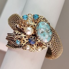 Vintage Mesh Wrap Bracelet Blue Glass Confetti Cabochon Gold Tone Tassel 6.75″