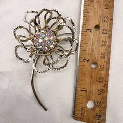 Sarah Coventry Allusion Floral Brooch/1968/VTG/Large/Aurora Borealis Rhinestones