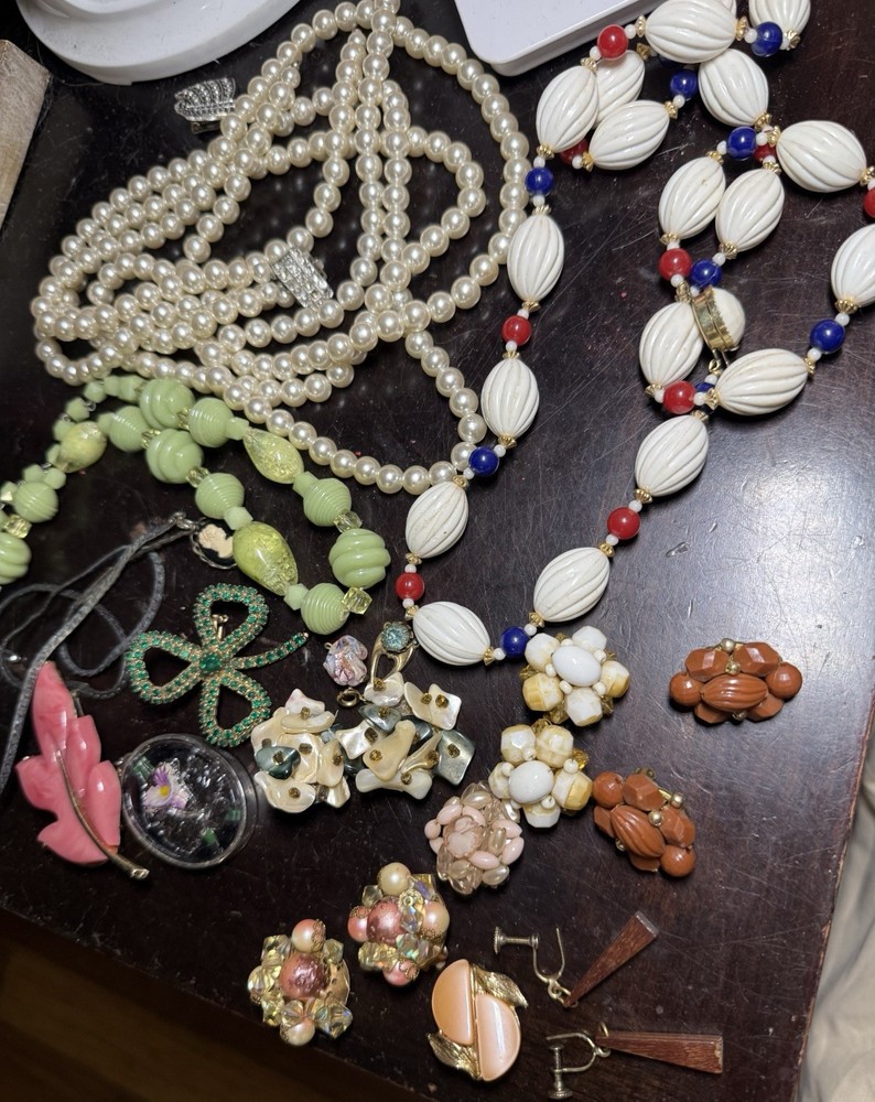 Vintage Lot Of Jewelry Necklaces Earrings Brooches All Wearable 18 Pieces